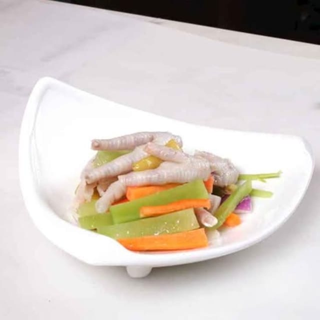 E2. 白雲鳳爪/Chicken Claws Marinated in Chinese Wine.