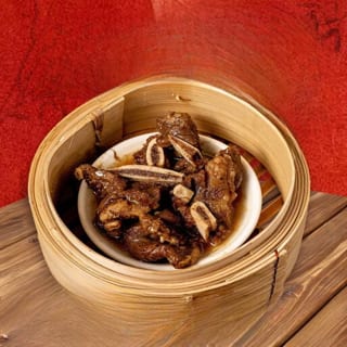 A10. 黑椒牛仔骨/Steamed Short Rib w. Black Pepper Sauce Dim Sum