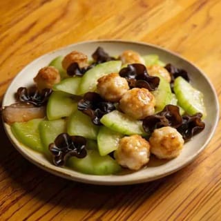 CS5. 藤瓜雲耳炒魚球/Stir-Fried Fish Fillet w. Loofah & Black Fungus