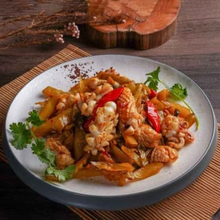 SF11. 酸菜炒鮮魷/Stir-Fried Calamari w. Preserved Mustard Green