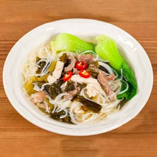 ND11. 雪菜肉絲炆米粉/Stir Fried Rice Noodle w. Shredded Pork